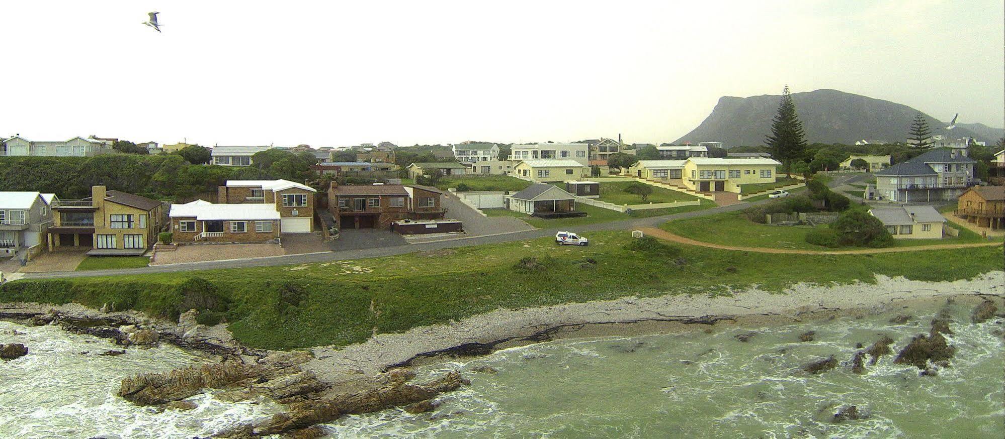 White Shark Lodge Kleinbaai Exterior photo